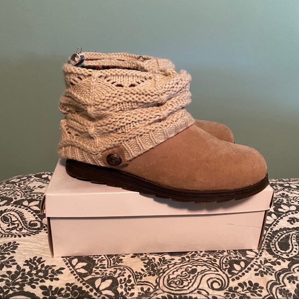 Tan Beige Muk Luks Patti Cable Knit Cuff Booties